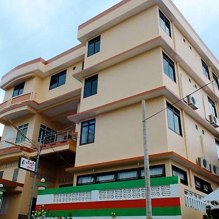 Penguin Hotel Kawthaung Bagian luar foto