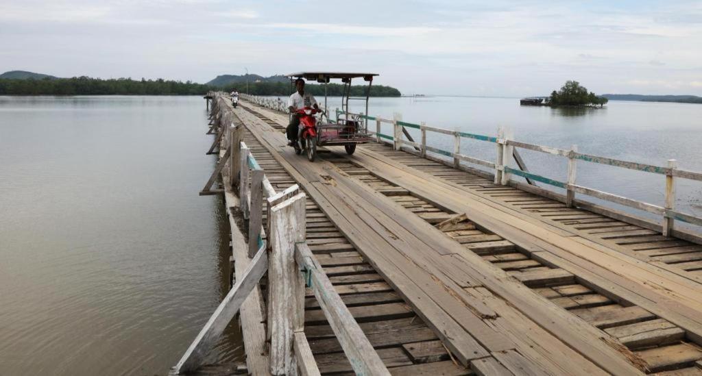 Penguin Hotel Kawthaung Bagian luar foto