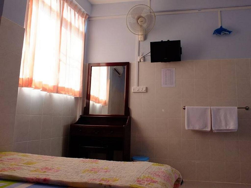 Penguin Hotel Kawthaung Bagian luar foto