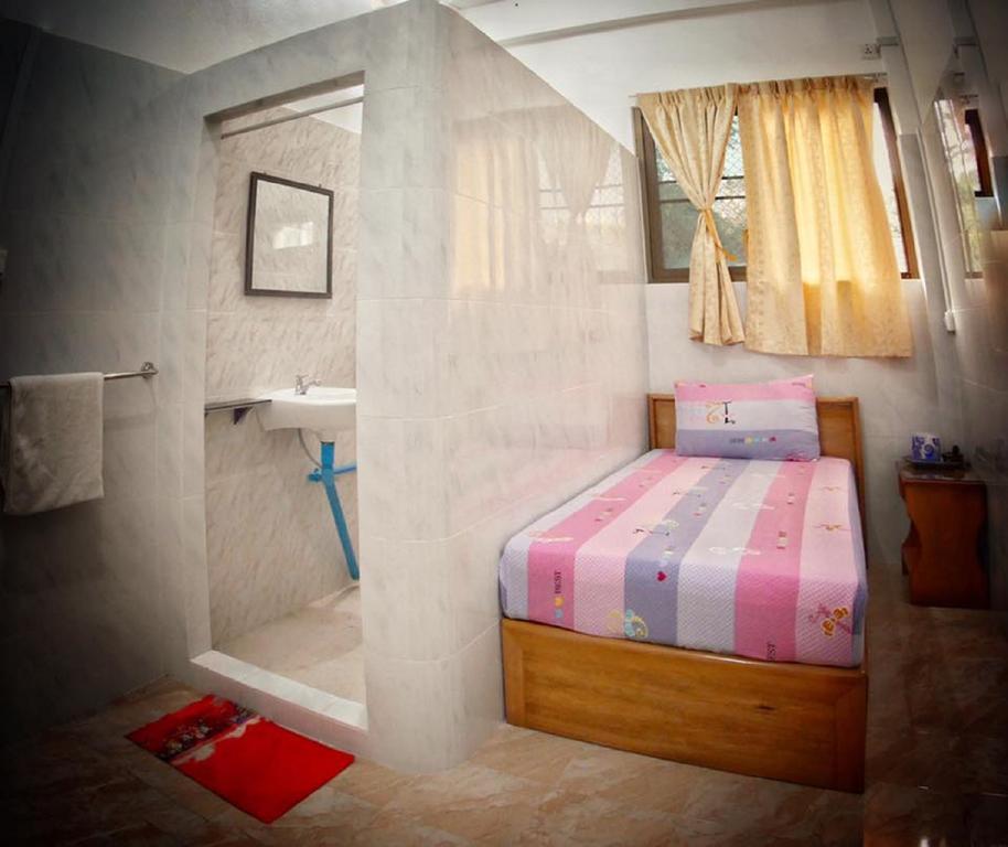 Penguin Hotel Kawthaung Bagian luar foto