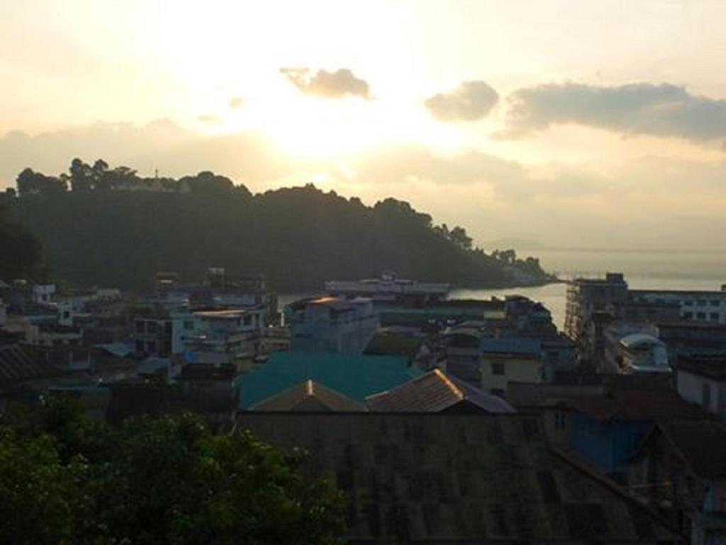 Penguin Hotel Kawthaung Bagian luar foto