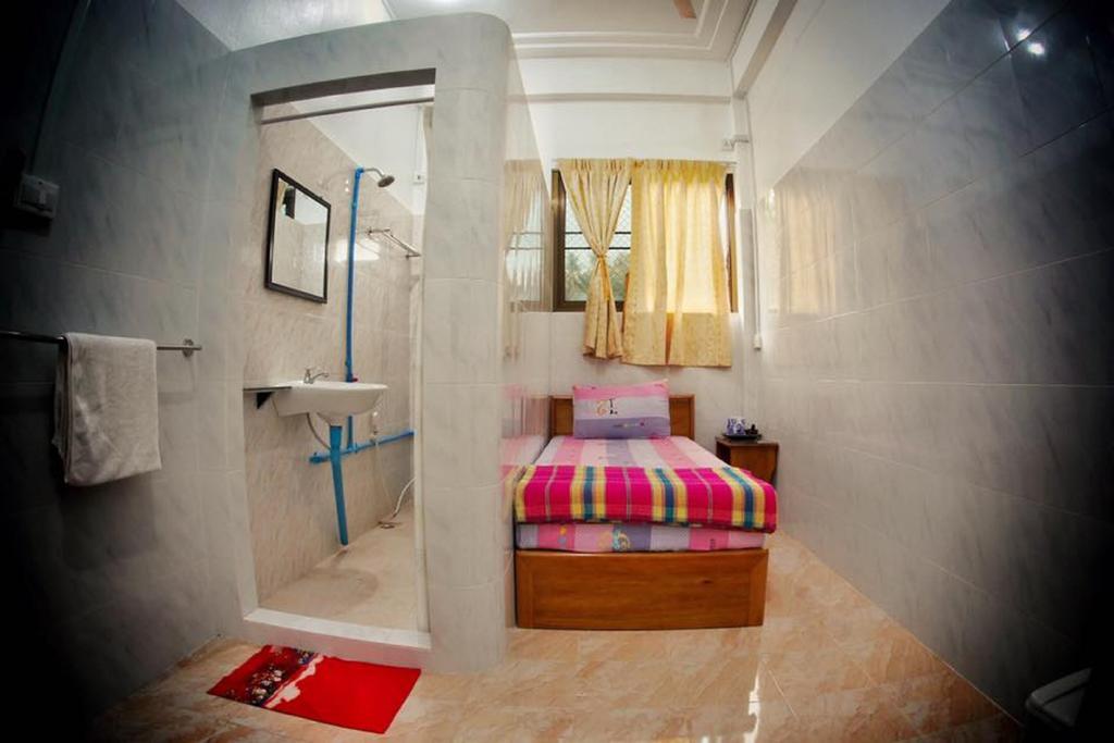 Penguin Hotel Kawthaung Bagian luar foto