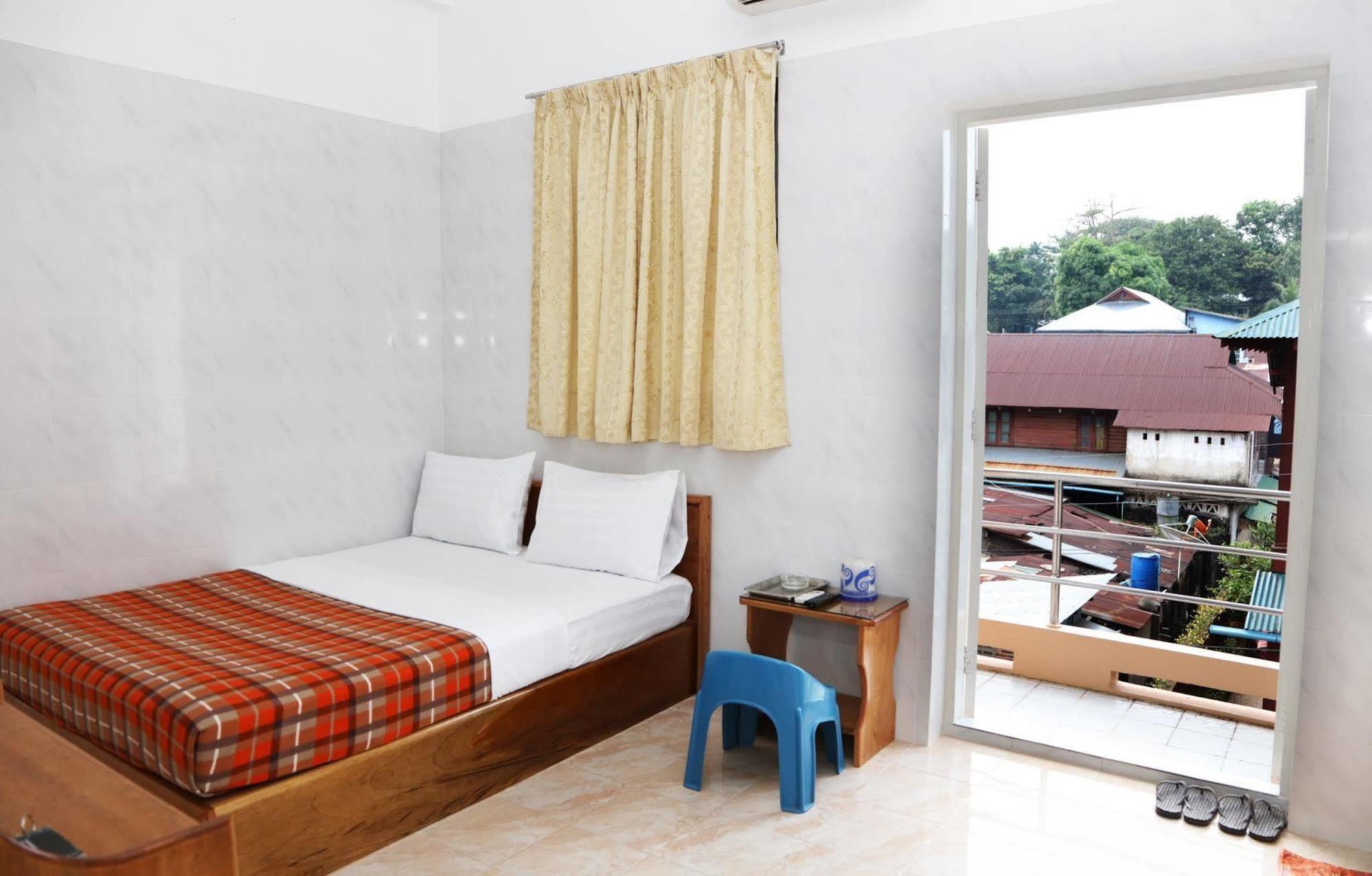 Penguin Hotel Kawthaung Bagian luar foto